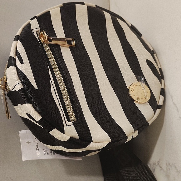 Kendall + Kylie Fanny Black Cream Zebra Print Pack Crossbody Bag NWT - Picture 2 of 9